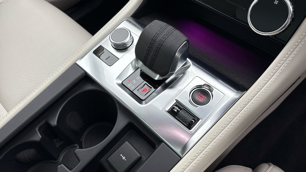 Jaguar F-PACE Image 25