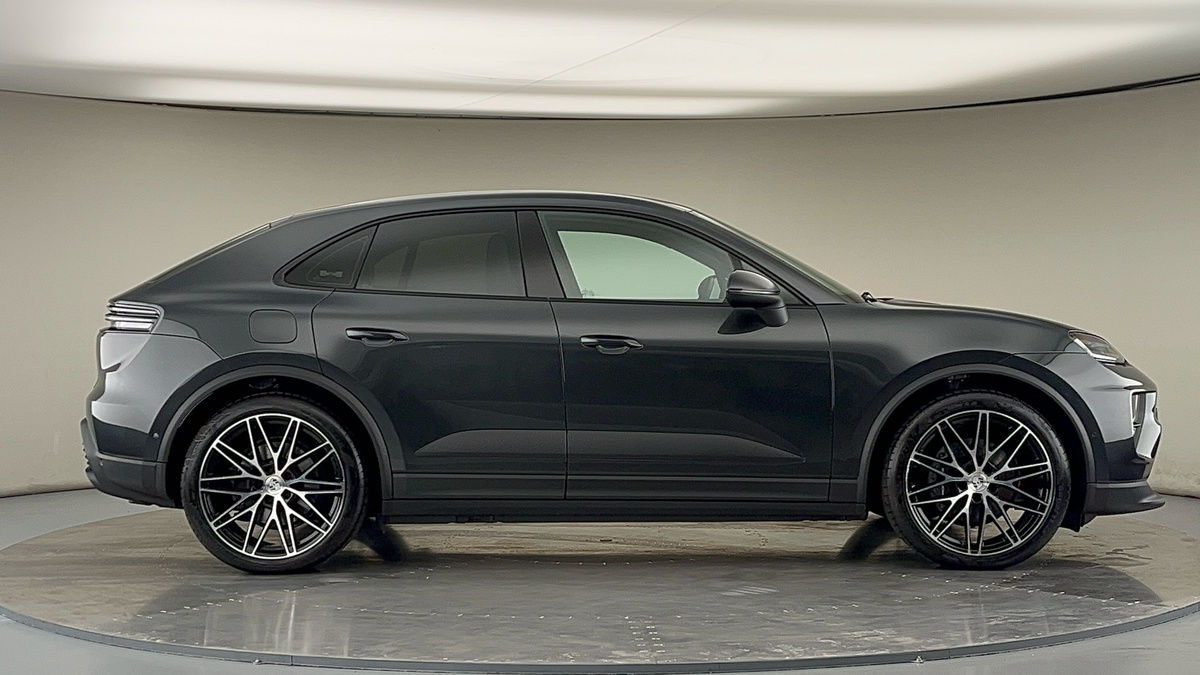 Porsche Macan Image 16