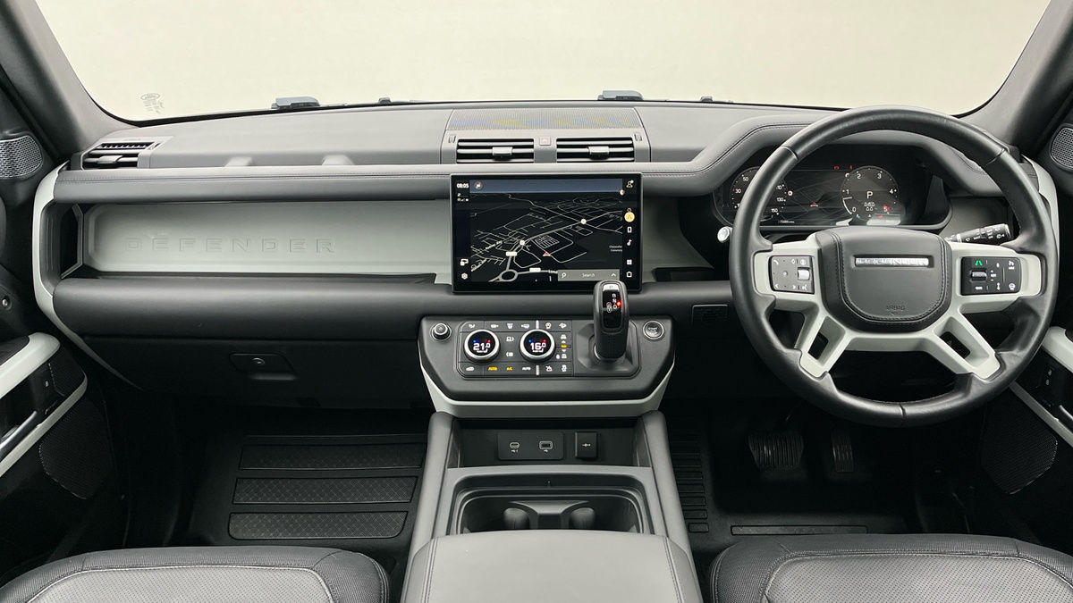 Land Rover Defender 110 Image 12