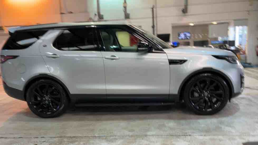 More views of Land Rover Discovery