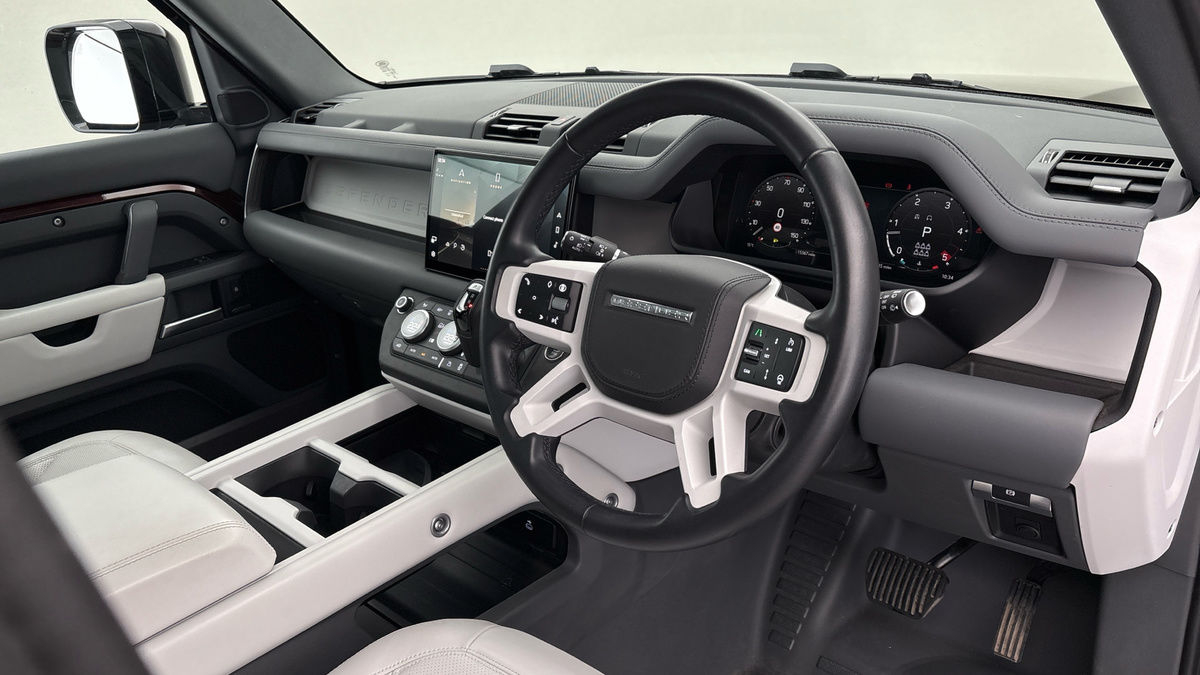 Land Rover Defender 130 Urban Image 5