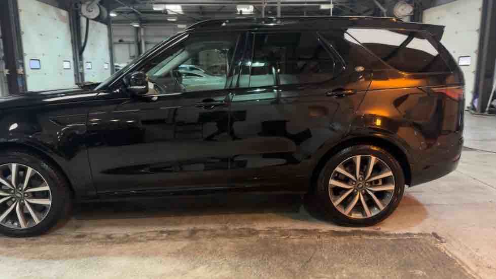 More views of Land Rover Discovery