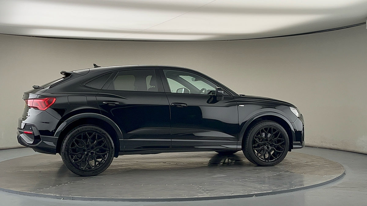 More views of Audi Q3