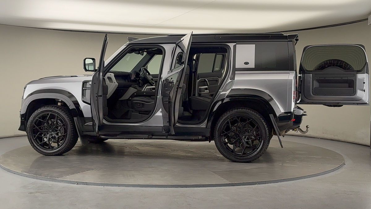 More views of Land Rover Defender 110