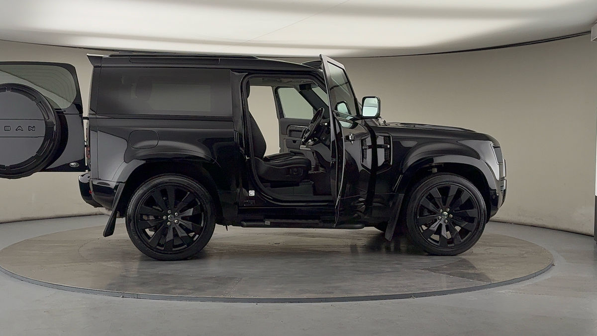 More views of Land Rover Defender 90