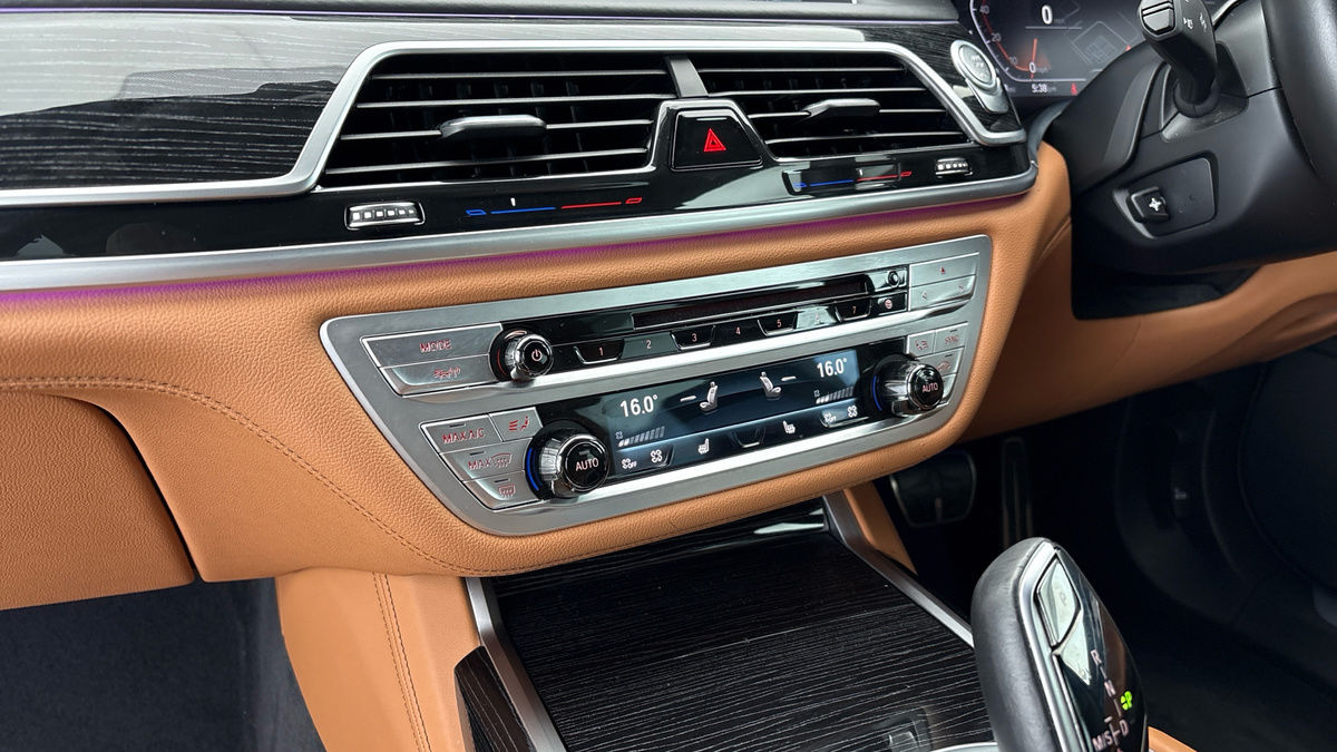 BMW 7 Series Image 6